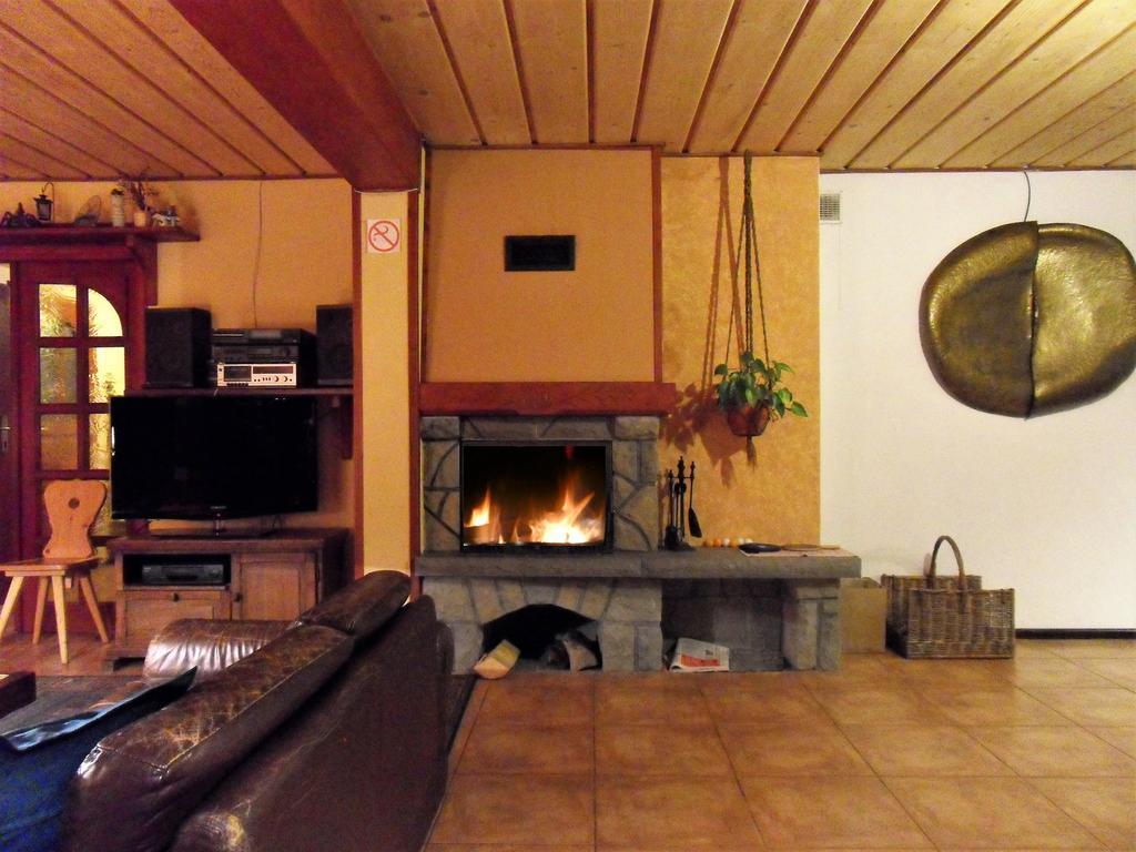 Dom Z Witrazami Apartment บุโควินา ทัตซานสกา ภายนอก รูปภาพ
